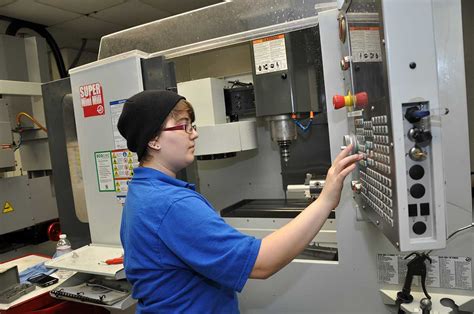 cnc machine service technician school|cnc programming schools near me.